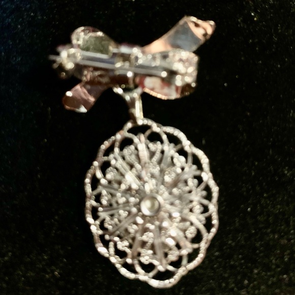 Oval Petit Point Hand Embroidery Floral Silver Tone Brooch Pin - Picture 6 of 7